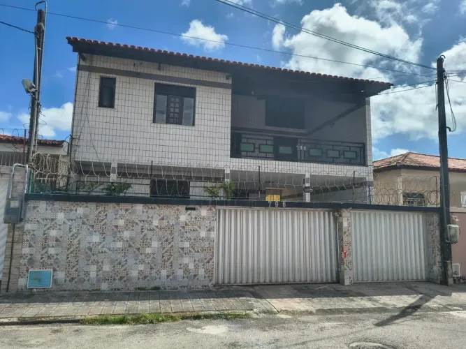 CASA DUPLEX PARA VENDA NO AMADEU FURTADO