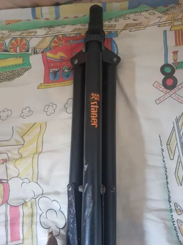 Tripé staner usado preto