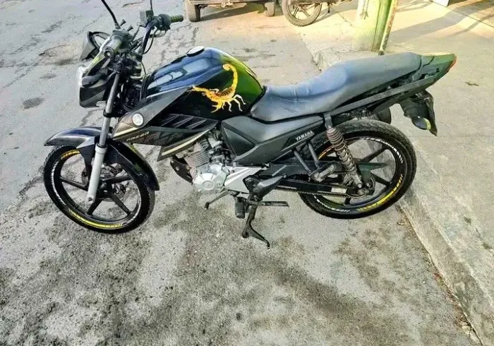 Vendo moto pra sair rápido não abaixo o valor 7.900,00
