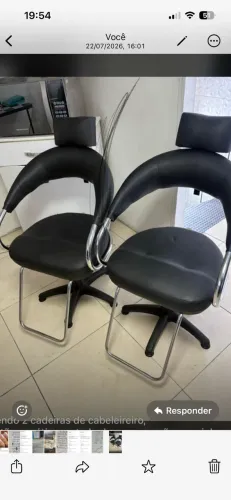 Duas cadeiras de cabeleireiro 