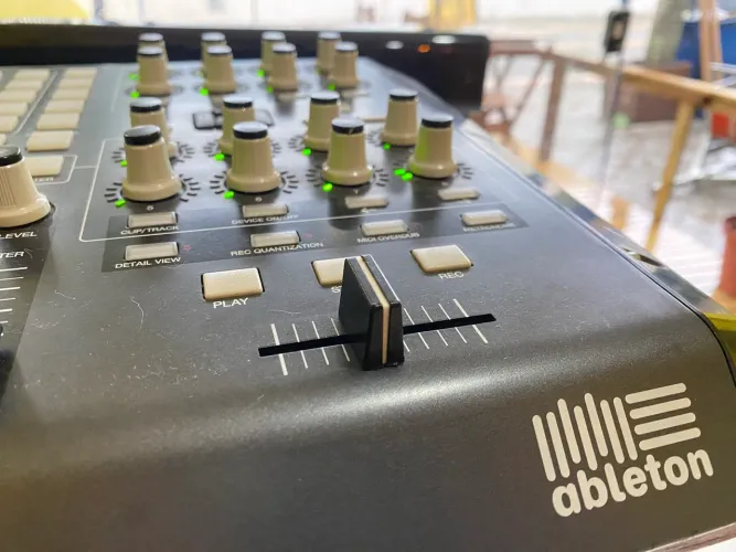 Controladora APC40