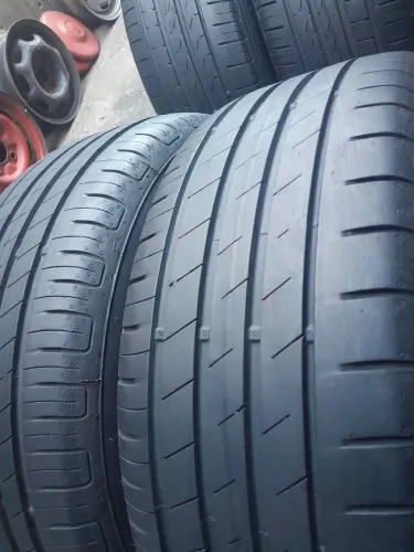 Par de pneus seminovos 205 55 16 da Goodyear 327, cada