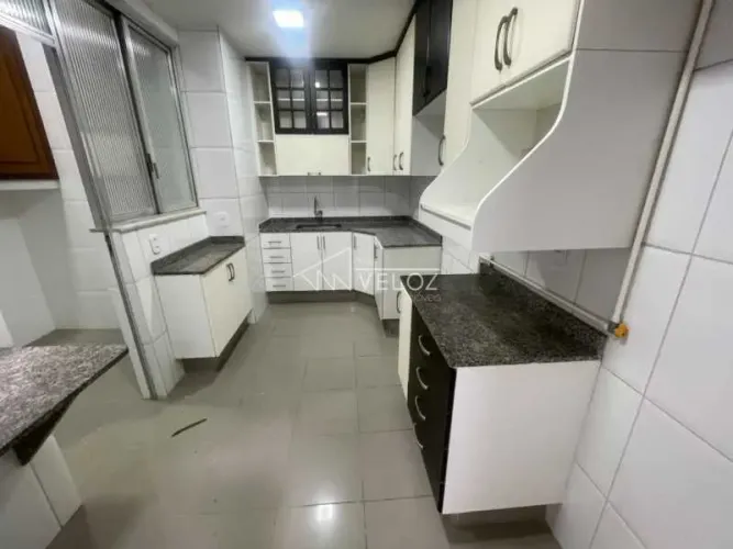 Apartamento : / Residencial / Glória