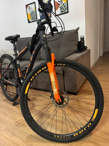 Bicicleta Aro 29 Colli Atalanta Freio a Disco - de Alumínio 21 Marchas Câmbio Shimano