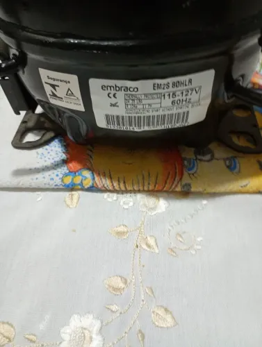 Motor de geladeira funcionando