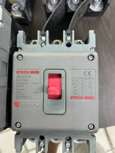 Disjuntores steck  de 250A e 80A
