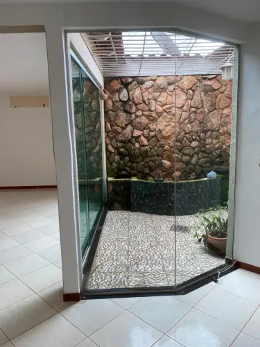 Aluga-se casa no condomínio RK
