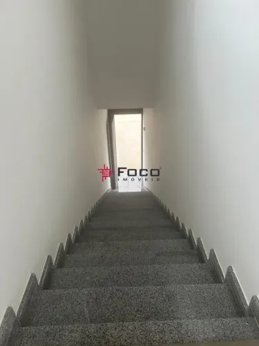 Salão Comercial / Piso Superior/ Bairro Floresta / 160m² / São José dos Campos