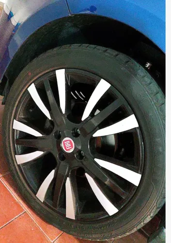 Aro 17 com pneus novos pouco usado