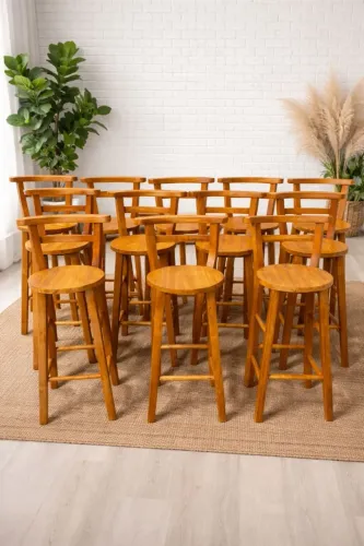 Banquetas redondas altas, 70cm de altura, madeira de eucalipto.