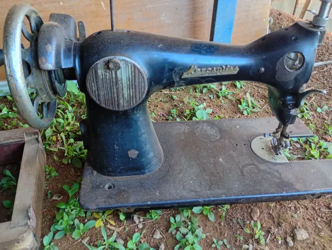 Máquina de costura antiga