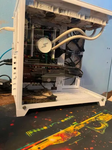 PC Gamer Xeon 2667 v4 + RX7600 + 16gb DDR4