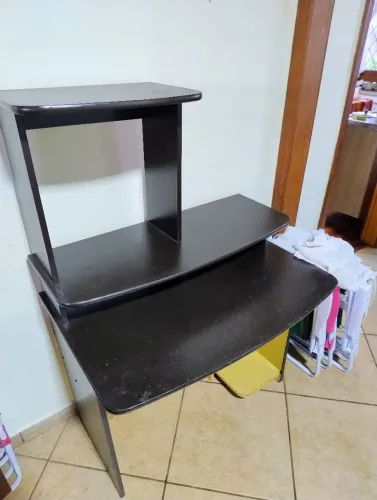 Mesa p/ Computador e Estudos Completa (Com Prateleira Monitor) - R$ 120<br><br> Dddd