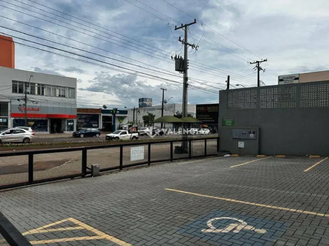 Sala para locação com 650m 2 por R$29.000,00 Na rua Carlos Gomes - no bairro Maria Luiza C