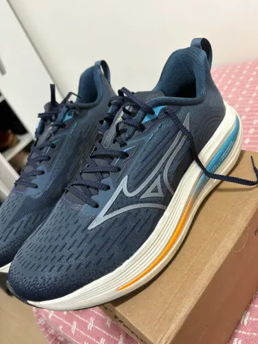 Mizuno Neo Aura 42