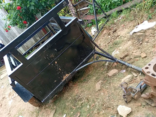 Vendo essa carretinha pra moto reforçada 