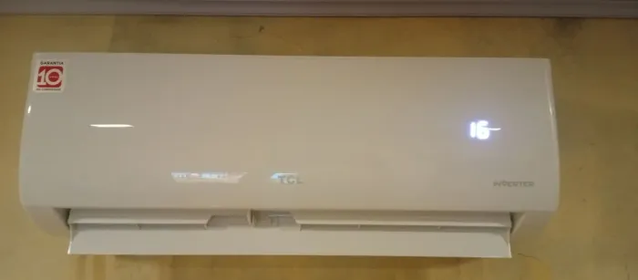 Vendo ar condicionado semi novo TCL 9.000 BTUs limpinho no ponto de usar