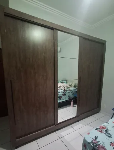 Guarda-roupa à venda