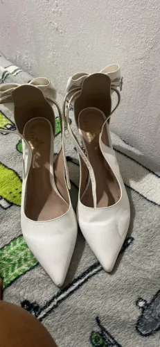 Sapato branco usado somente uma vez 