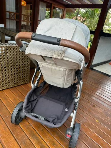 Carrinho de babê Uppababy Vista sem as rodas