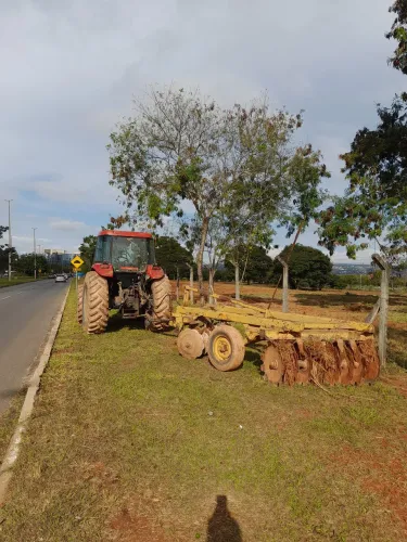 Aluga-se trator 95cv 4x4 e grade aradora 16x28