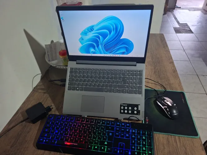 Vendo Notebook Lenovo IdeaPad s145 ryzen 7 SSD 256GB