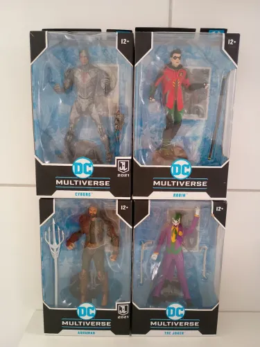 Lote 04 DC Multiverse MCFarlane Toys Novos LACRADOS Aquaman, Joker, Robin e Cyborg