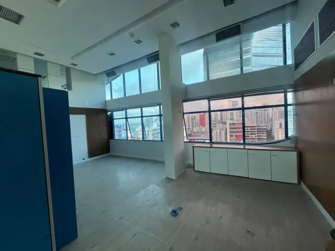 Centro comercial para aluguel tem 177 metros quadrados com 8 quartos em Boa Viagem - Recif