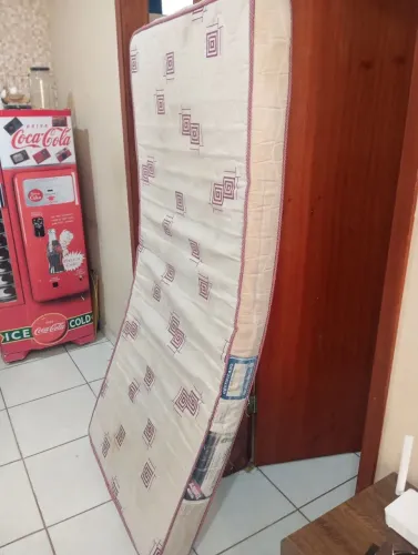Vendo dois colchões usado ortobom pro saúde stard em bom uso