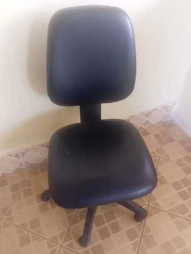Cadeira de courino em ótimo estado de conservação