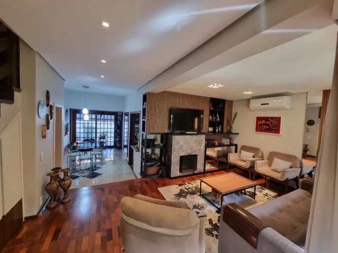 Casa de 3 Dormitórios em Condomínio Fechado Infra Completa