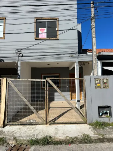 Casa 2 dormitórios, suíte, próx as praias!