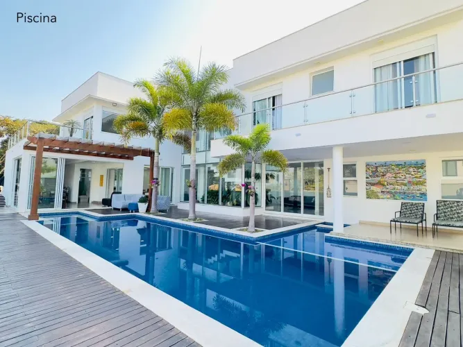 Mansão de Luxo no Condomínio Bosques do Junqueira - 5 Quartos, Piscina e Área Gourmet