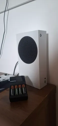 Xbox Series S + Carregador Duracell
