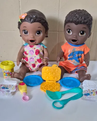 Boneca baby alive lanchinho divertido gêmeos.