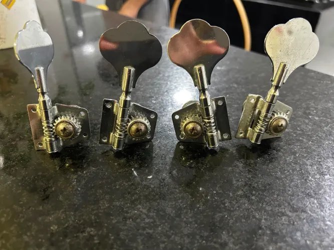 Tarrachas Jazz Bass usadas