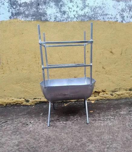 Churrasqueira para camping, espetinhos etc.