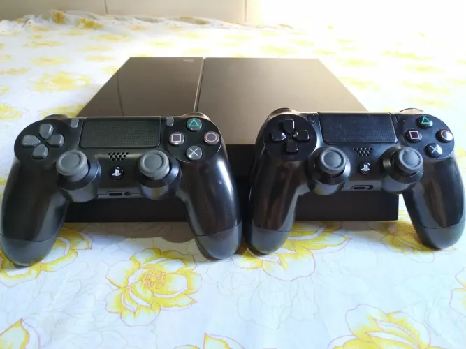Ps4 desbloqueado 2 controles originais (faço envio)