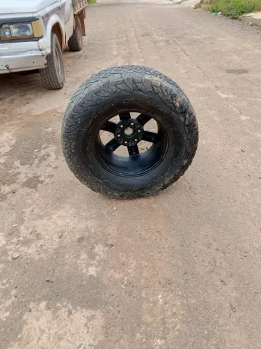 Roda com pneu aro 17