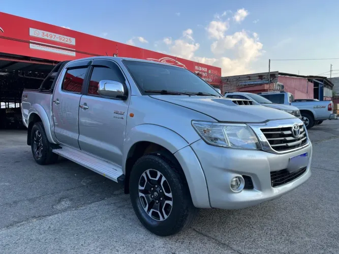 Toyota Hilux CD 4X4 2.8 Diesel Mec. 2013