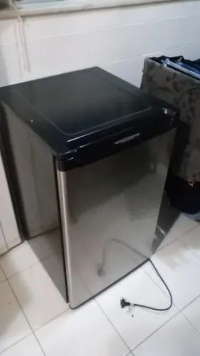 Frigobar com congelador Brastemp 120L usado
