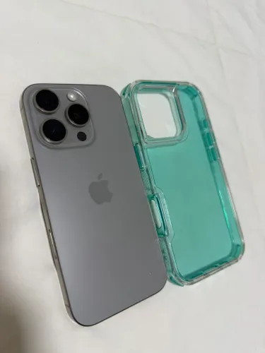 Apple iPhone 16 Pro (256 GB) - Titânio natural