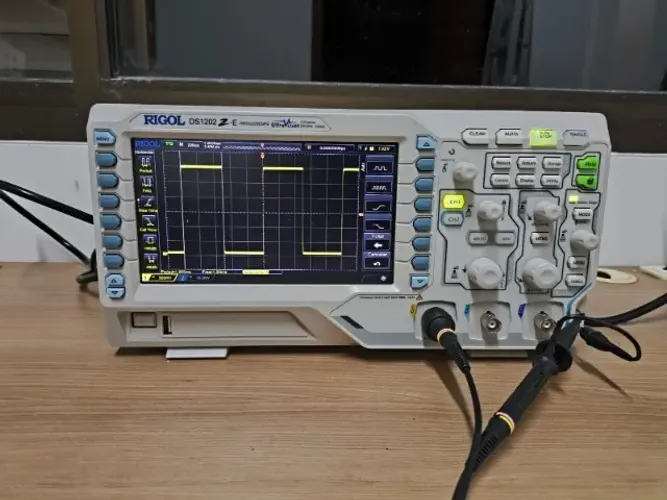 Osciloscópio Rigol DS1202Z-E 200MHz 2 Canais + Ponteiras Originais