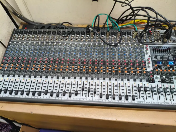 Behringer Eurodesk SX3242FX Leia o Anúncio<br>