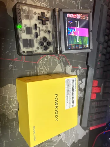 Powkiddy V90S com Knulli, um cartão para o sistema e outro de 64gb de jogos e carregador