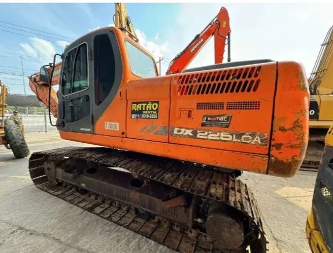 Escavadeira Doosan DX 225 LC