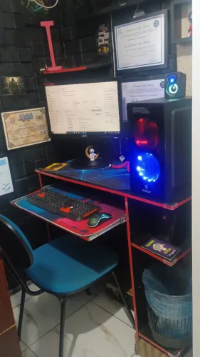 Computador completo+mesa+cadeira e etc