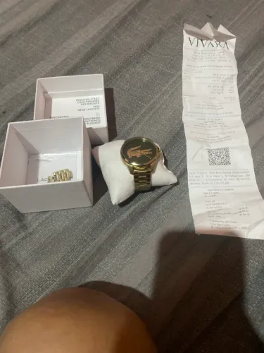 Vendo relógio da Lacoste semi novo com garantia de 1 ano comprei dia 20/03/2026