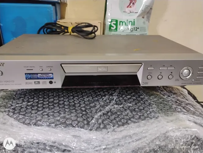 Aparelho DVD Sony ( no estado ) liga e desliga ) sem acessórios para peças !