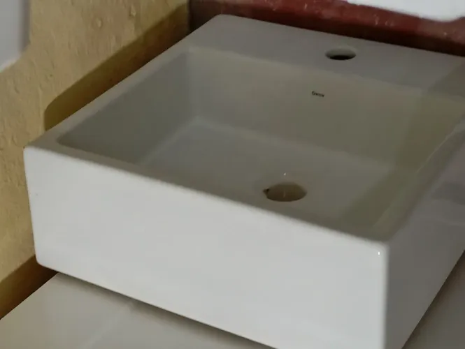 Pia para banheiro, sobreposta.